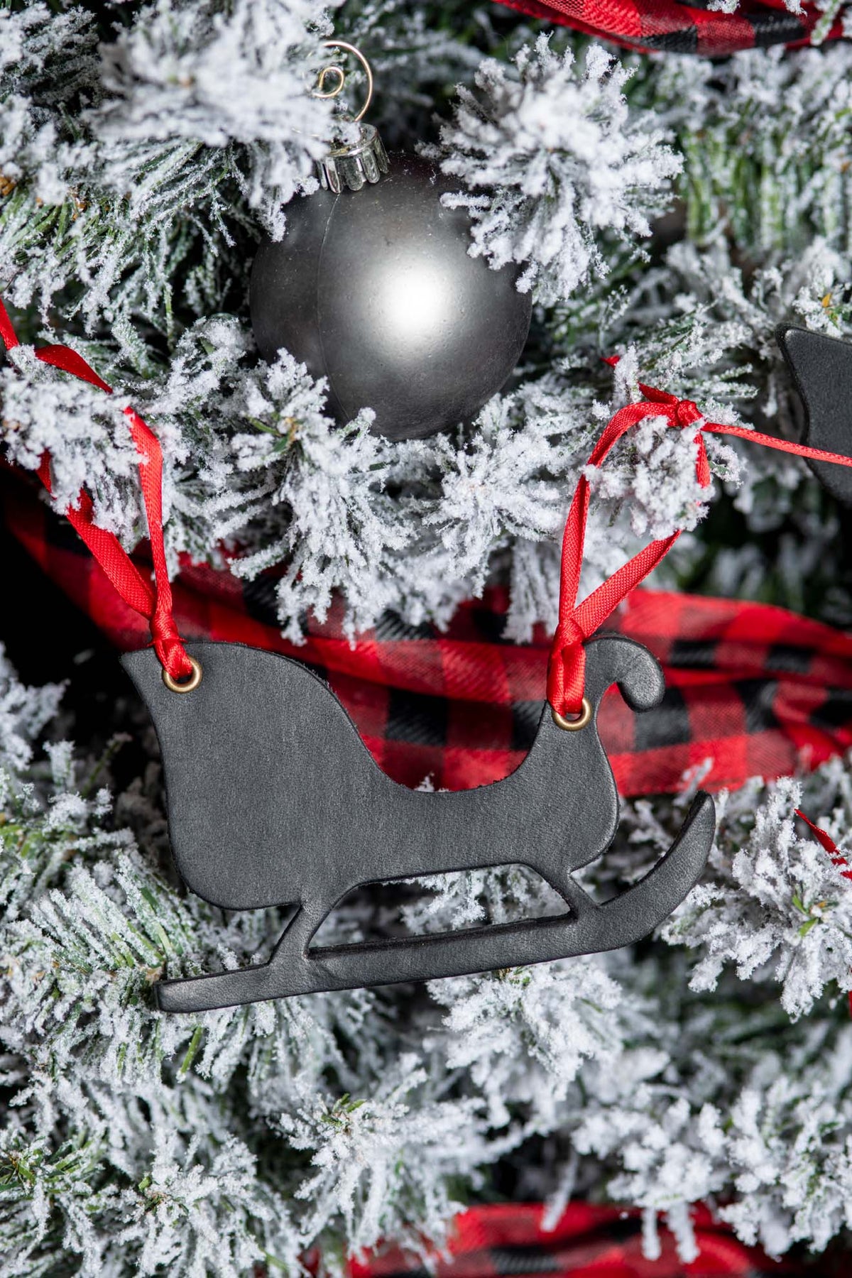 Santa&#39;s Sleigh | Leather Ornament