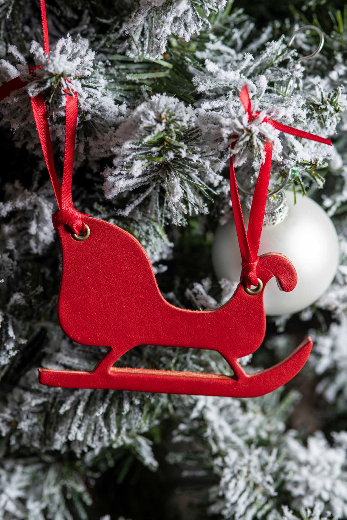 Santa&#39;s Sleigh | Leather Ornament