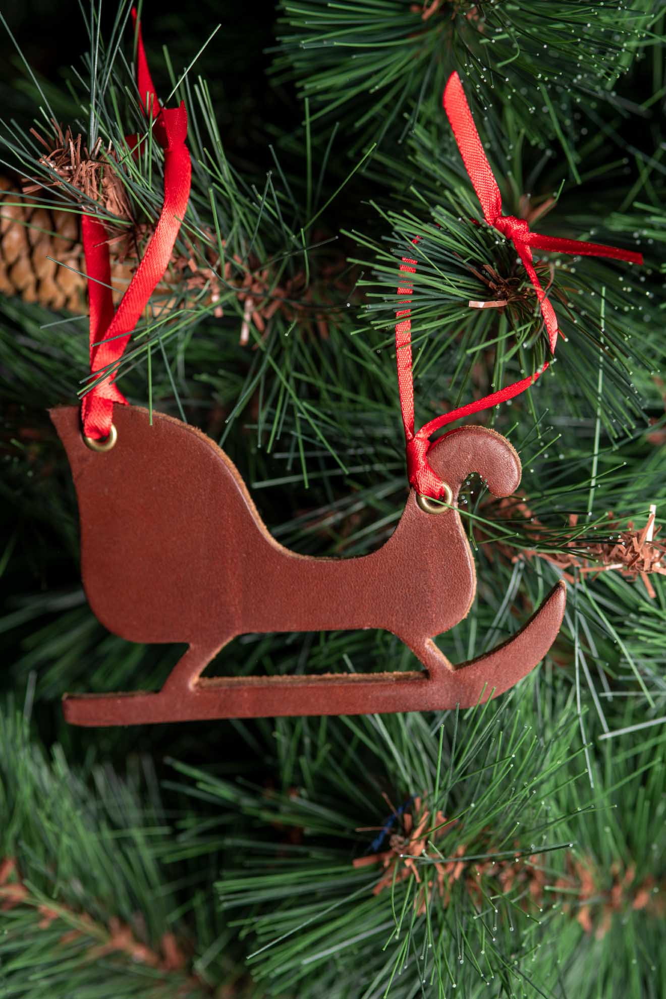 Santa's Sleigh | Leather Ornament