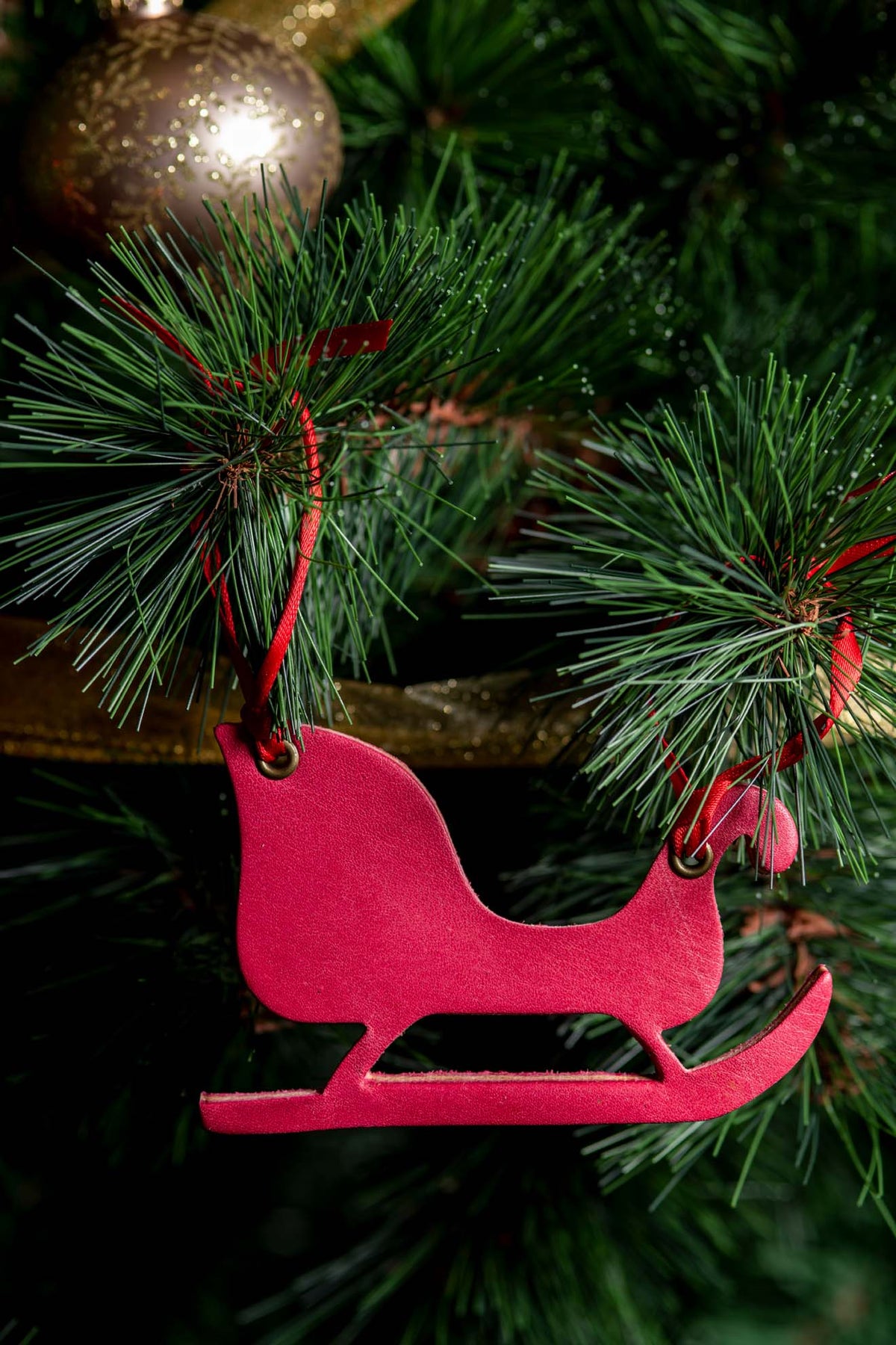 Santa&#39;s Sleigh | Leather Ornament