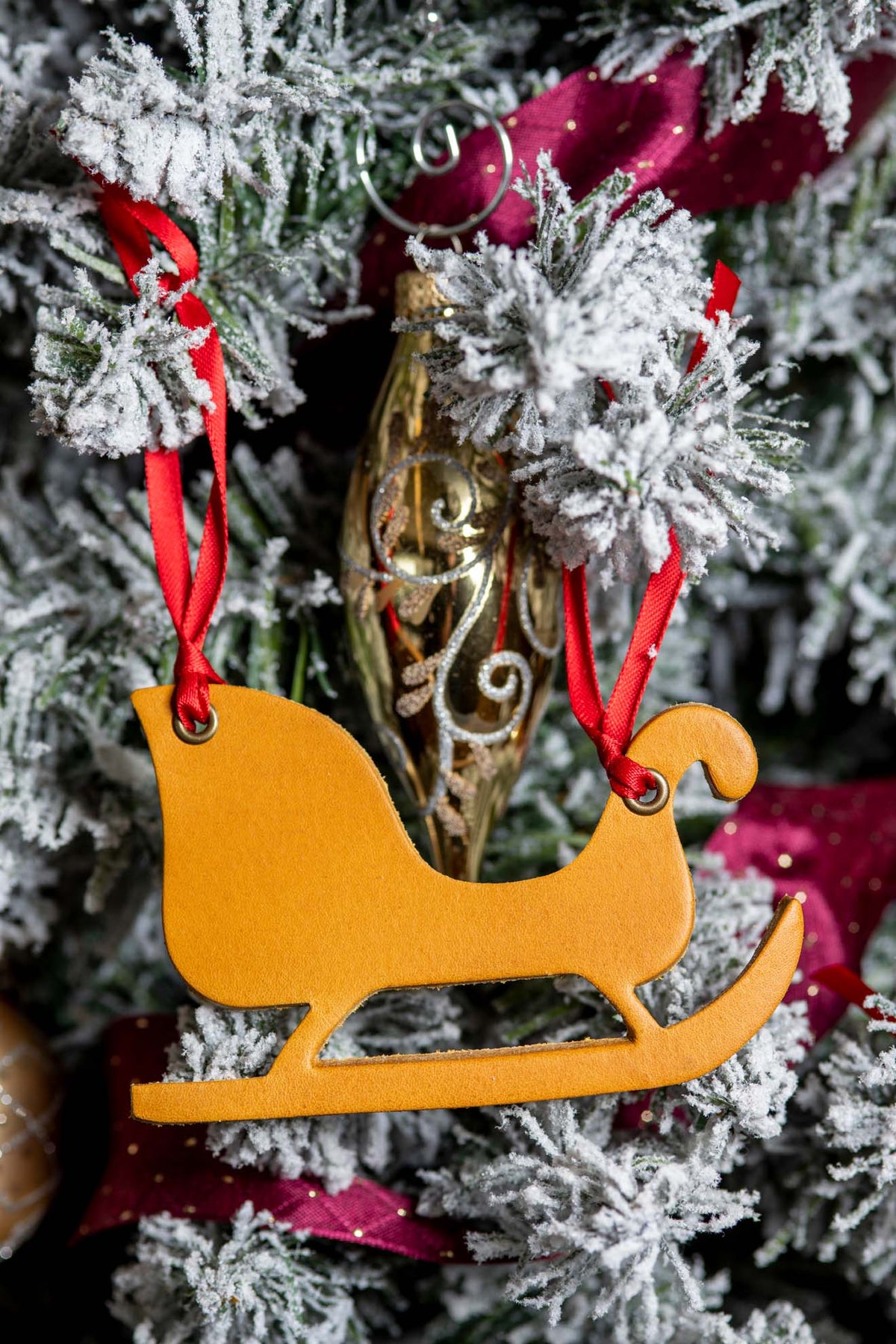 Santa&#39;s Sleigh | Leather Ornament